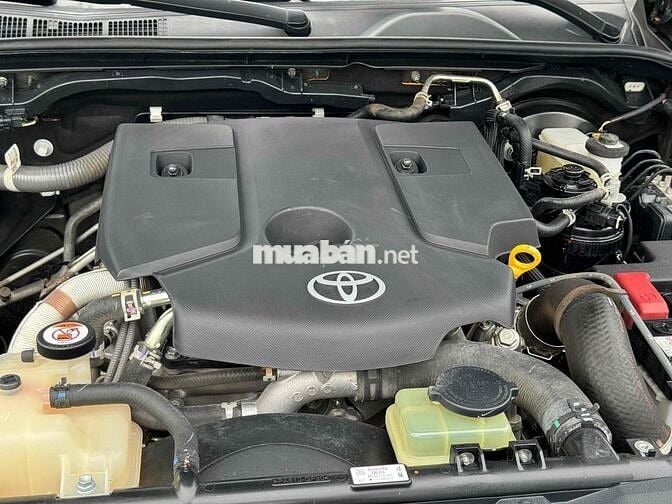 Toyota Hilux 2024 E 4x2 AT 3,4 vạn km!