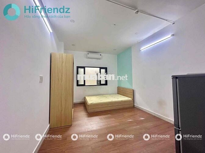 Cho thuê phòng cửa sổ trời lớn rộng gần 25m2 kế parc mall đầy đủ tiện