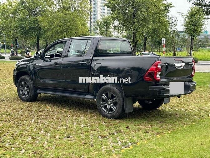 Toyota Hilux 2024 E 4x2 AT 3,4 vạn km!