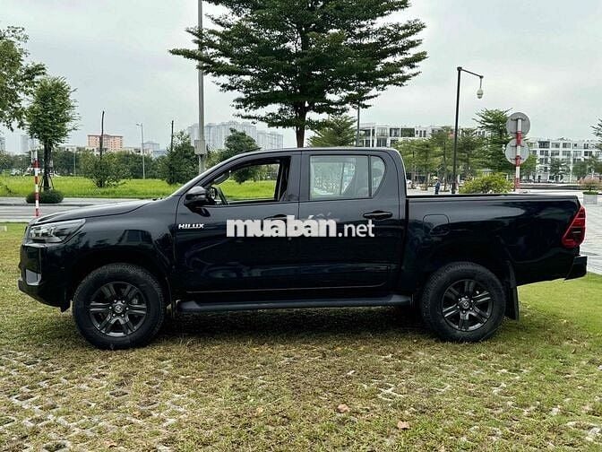 Toyota Hilux 2024 E 4x2 AT 3,4 vạn km!