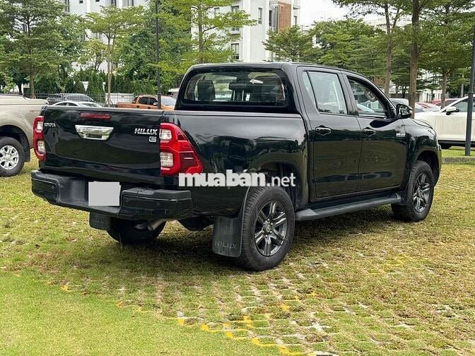 Toyota Hilux 2024 E 4x2 AT 3,4 vạn km!