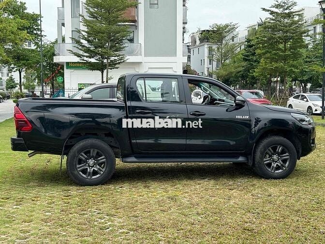 Toyota Hilux 2024 E 4x2 AT 3,4 vạn km!