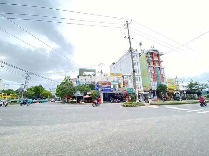 LÔ GÓC NGÃ 4 NAM TRÂN – MẶT TIỀN ĐƯỜNG LỚN 33M, ĐỐI DIỆN BẾN XE