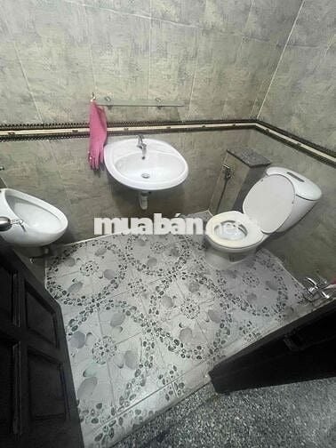 Cần cho thuê nhà hxt 4.5 x 20m 2 lầu sân thượng 4pn 3wc 14tr