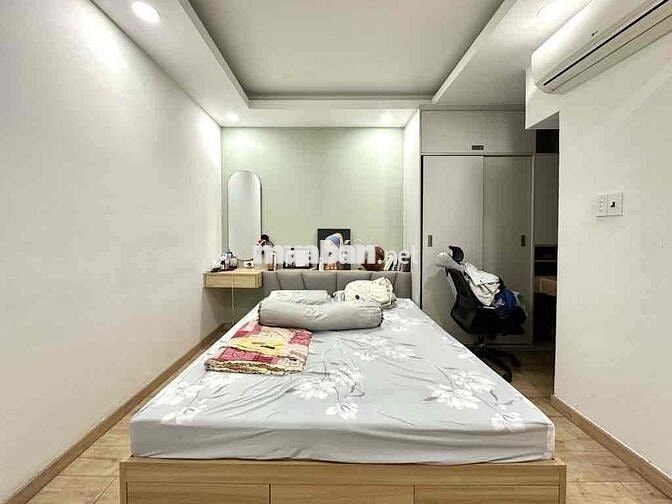 MỘT CĂN *** - XE HƠI VÀO NHÀ - PHÚ NHUẬN