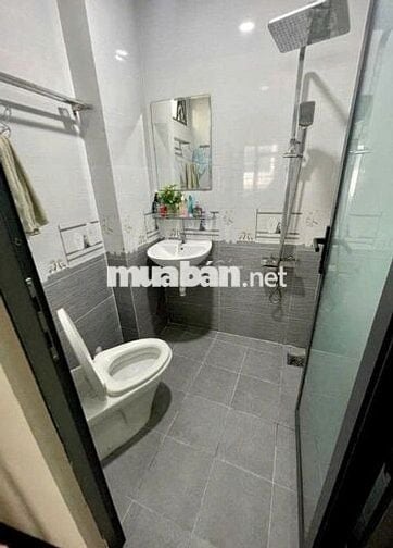 Vài căn ra MT Trường Sa Phường 15 - DTSD gần 90m2, 5 tầng, 3 PN,3 WC.
