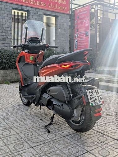 Xe máy Piaggio Beverly 400S HPE đỏ 12/2023