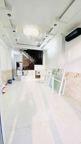 Cho thuê mặt tiền đường Võ Văn Kiệt mới sơn sửa gần Cáo Cừu