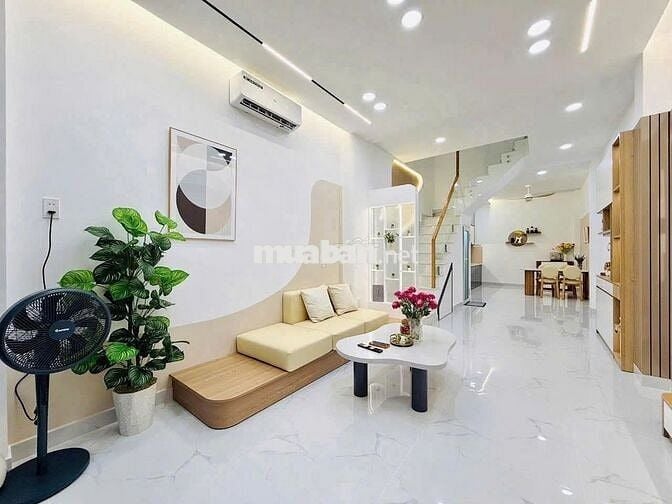 CHO THUÊ NHÀ MẶT TIỀN ĐƯỜNG HOA SỨ P7 Q PHÚ NHUẬN