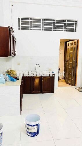 Cho thuê mặt tiền đường Võ Văn Kiệt mới sơn sửa gần Cáo Cừu