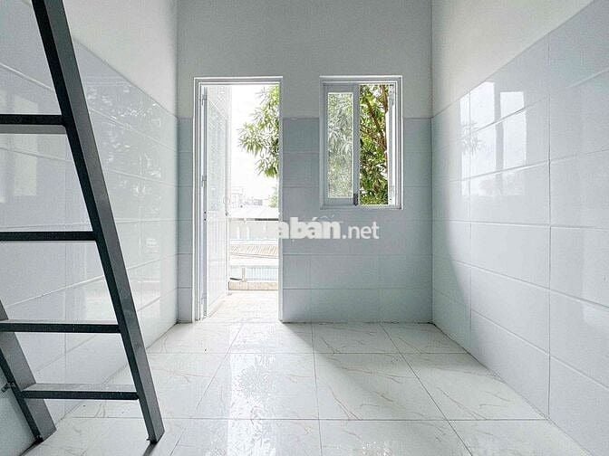 PHÒNG TRỌ GIÁ RẺ CÓ BAN CÔNG GẦN ĐH NGUYỄN TẤT THÀNH