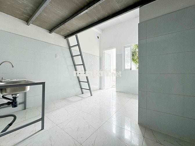 PHÒNG TRỌ GIÁ RẺ CÓ BAN CÔNG GẦN ĐH NGUYỄN TẤT THÀNH