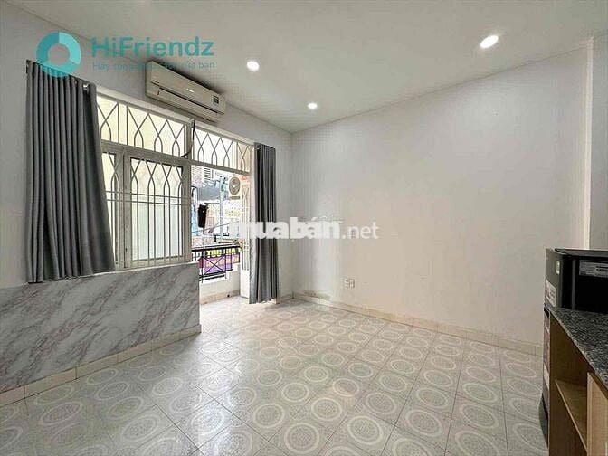 Cho thuê phòng ban công ngay cầu nguyễn văn cừ q5 rộng hơn 25m2