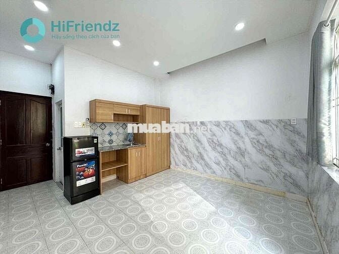 Cho thuê phòng ban công ngay cầu nguyễn văn cừ q5 rộng hơn 25m2