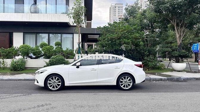 cần bán Mazda 3 2.0 Premium 2019 màu trắng