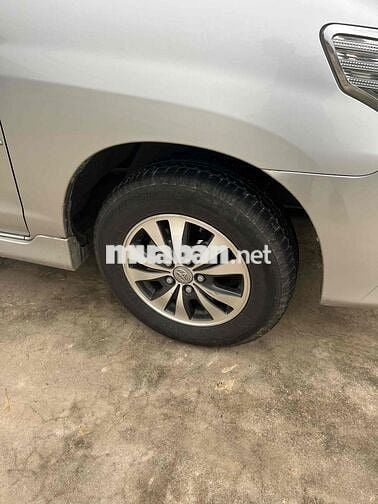 Toyota Innova 2015 2.0E - 170000 km