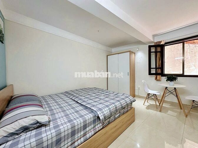 Cho thuê căn hộ full nội thất cửa sổ thoáng, thang máy, mặt tiền,  Q3