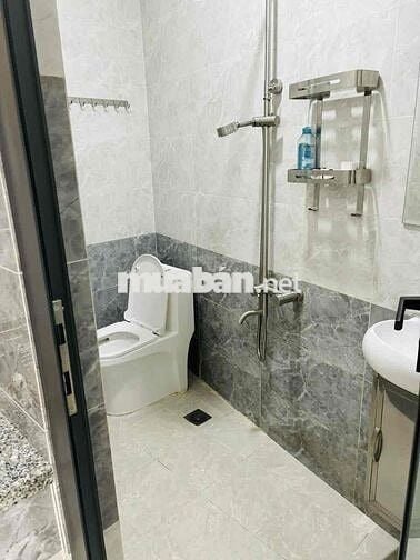 2PN 1 WC ngay Hàng Xanh full nội thất