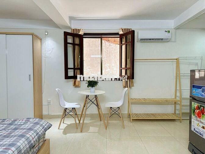 Cho thuê căn hộ full nội thất cửa sổ thoáng, thang máy, mặt tiền,  Q3