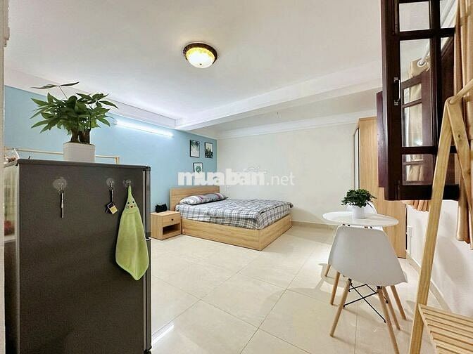 Cho thuê căn hộ full nội thất cửa sổ thoáng, thang máy, mặt tiền,  Q3