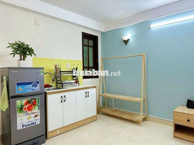 Cho thuê căn hộ full nội thất cửa sổ thoáng, thang máy, mặt tiền,  Q3