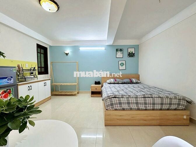 Cho thuê căn hộ full nội thất cửa sổ thoáng, thang máy, mặt tiền,  Q3