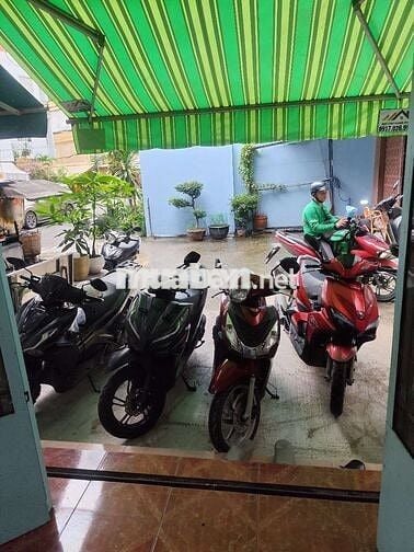 Nhà hẻm ô tô ngay Trung Tâm Q10 làm văn phòng và nhà ở.