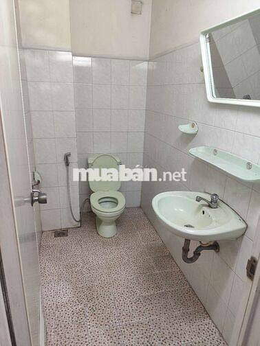 Nhà hẻm ô tô ngay Trung Tâm Q10 làm văn phòng và nhà ở.