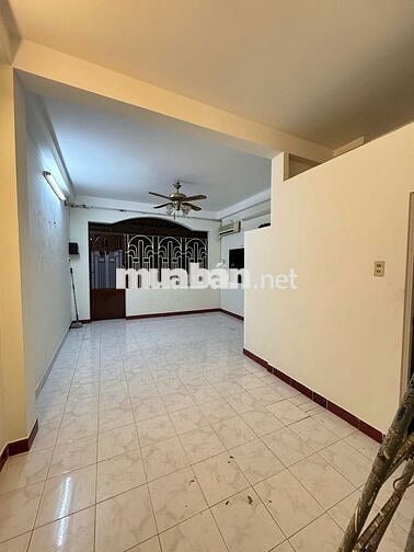 HÀNG HIẾM HẺM XE HƠI 8M NGAY KHU VỰC Q3