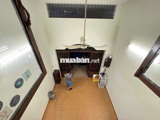 HÀNG HIẾM HẺM XE HƠI 8M NGAY KHU VỰC Q3