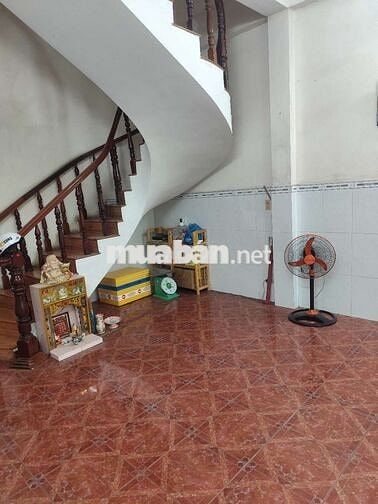 Nhà hẻm ô tô ngay Trung Tâm Q10 làm văn phòng và nhà ở.