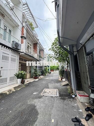 HÀNG HIẾM HẺM XE HƠI 8M NGAY KHU VỰC Q3