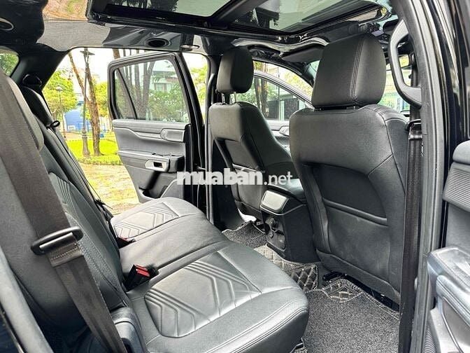 Ford Everest Titanium 4x2 AT 2024 sơn zin 99%