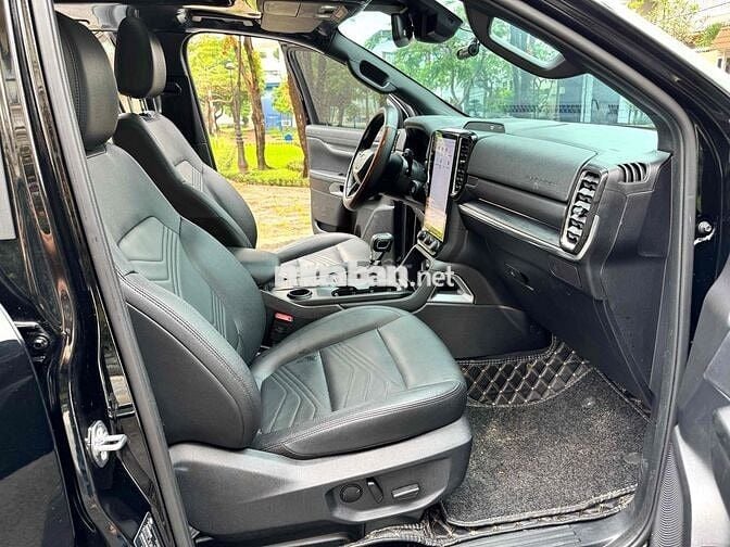 Ford Everest Titanium 4x2 AT 2024 sơn zin 99%