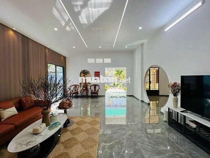 Cho thuê nhà hẻm 590/ Cách Mạng Tháng Tám, phường 11, quận 3