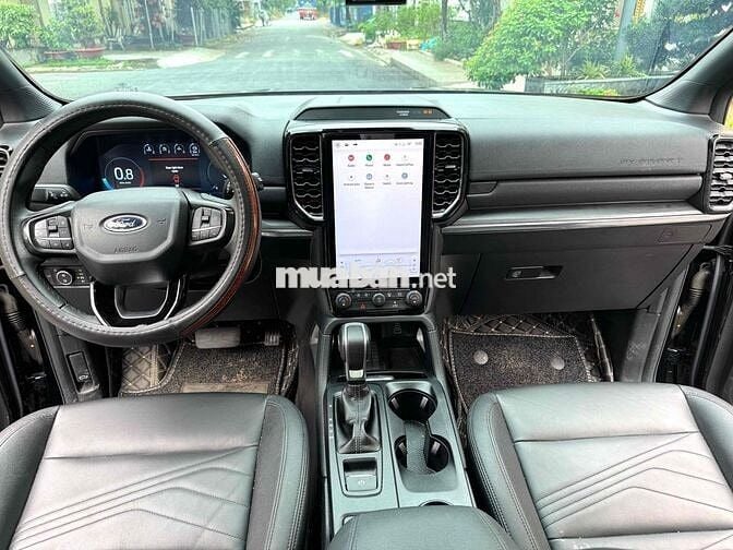 Ford Everest Titanium 4x2 AT 2024 sơn zin 99%