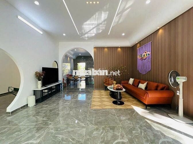 Cho thuê nhà hẻm 590/ Cách Mạng Tháng Tám, phường 11, quận 3