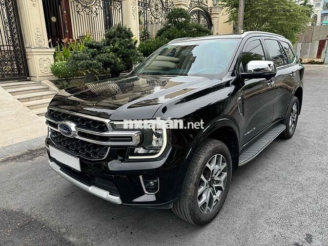 Ford Everest Titanium 4x2 AT 2024 sơn zin 99%