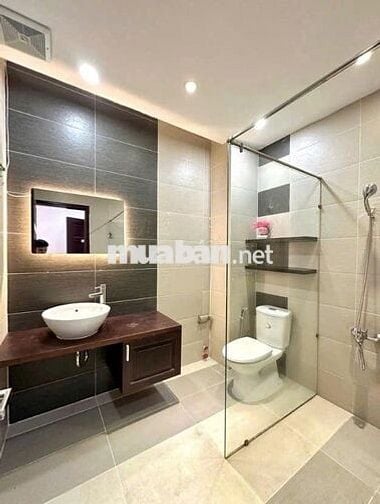 Cho thuê nhà hẻm 590/ Cách Mạng Tháng Tám, phường 11, quận 3