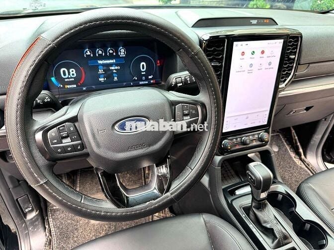 Ford Everest Titanium 4x2 AT 2024 sơn zin 99%