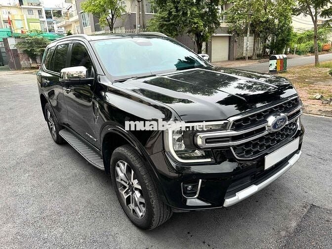 Ford Everest Titanium 4x2 AT 2024 sơn zin 99%