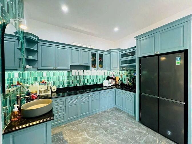 Cho thuê nhà hẻm 590/ Cách Mạng Tháng Tám, phường 11, quận 3