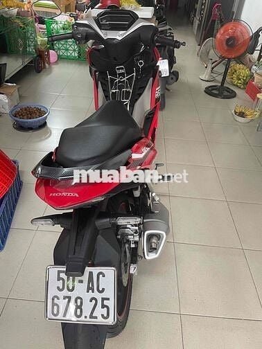 Xe ngoại hình đẹp ít đi máy móc chạy êm như new