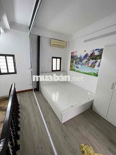 SỔ RIÊNG . 18 m x 4 TẦNG  . 3 TỶ 55 . LƯƠNG YÊN . hai bà