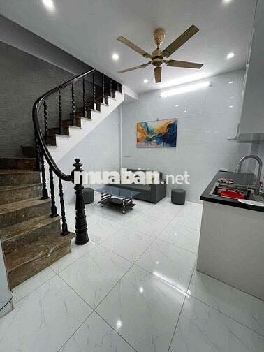 SỔ RIÊNG . 18 m x 4 TẦNG  . 3 TỶ 55 . LƯƠNG YÊN . hai bà