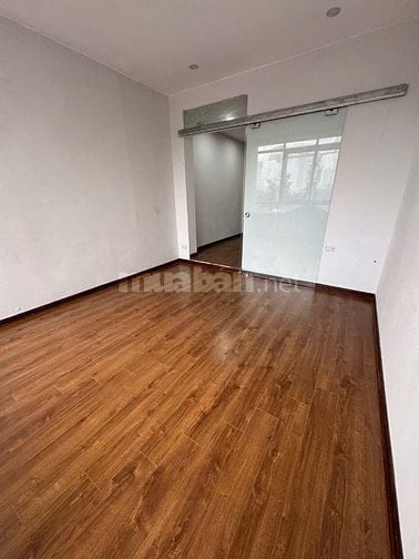 Cho thuê nhà mặt phố Ngọc Khánh, mặt tiền 4m