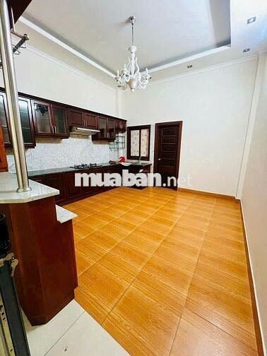 Cho Thuê Nhà Mặt Tiền Kinh Doanh sầm uất-  đường Hoà Hảo, p5, quận 10