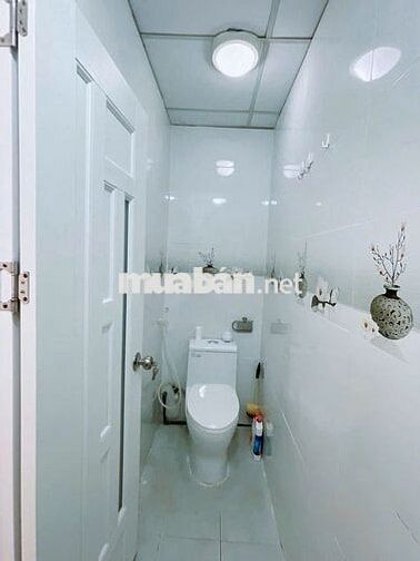 DT: 40,3m2 ( kế góc thang máy )-Giá:985tr(bớt lộc cho khách thiện chí)