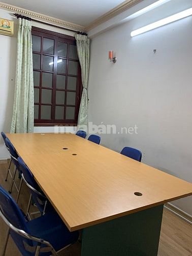 Cho thuê văn phòng lầu 2, ngay mặt tiền đường Hoa, Phú Nhuận