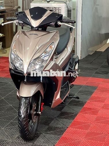 💥 Airblade 125 mắt cú, dọn full mới Vàng TFT 9 chủ